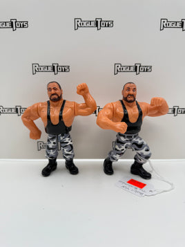 Hasbro WWF Series 2 Bushwackers: Butch with Down and Out Blaster! & Luke with Down Under Pounder!