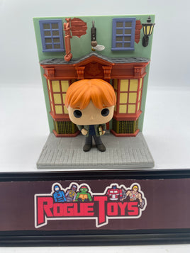 Funko POP! Harry Potter Deluxe Ron Weasley w/ Quality Quidditch Supplies 142