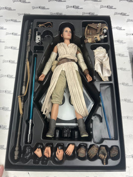 Hot Toys Movie Masterpiece Star Wars: The Force Awakens Rey 1/6th Scale Figure