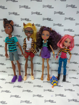 Mattel Monster High A Pack of Trouble Clawd, Clawdeen, Clawdia, & Howleen Wolf Set of 4